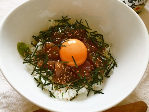 余ったまぐろで♪コロコロ鮪の醤油漬卵黄のっけ丼♡